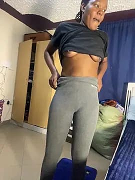 Naughty-dee live cam on Stripchat