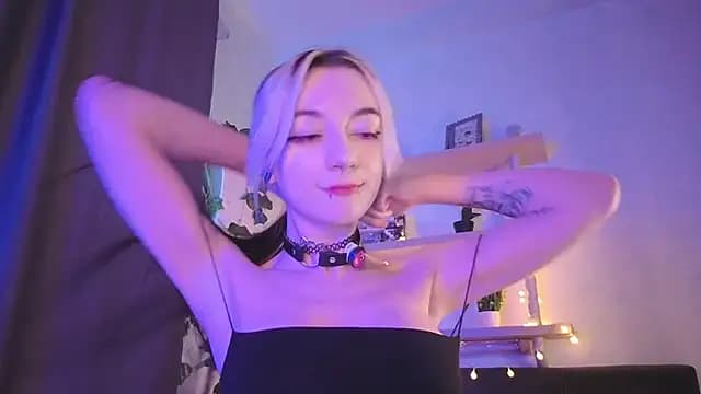 TristaRoht live cam on Stripchat