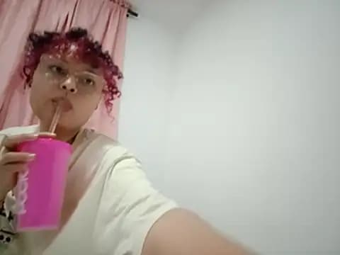 Ari_vibesX live cam on Stripchat
