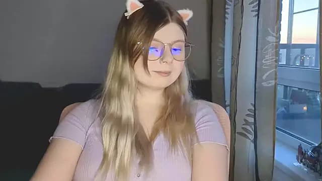 YukiBlush live cam on Stripchat