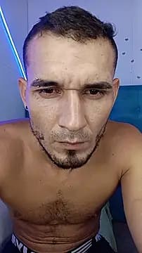 junior_men22 live cam on Stripchat