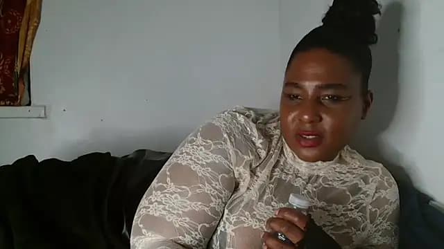 CurvySashia live cam