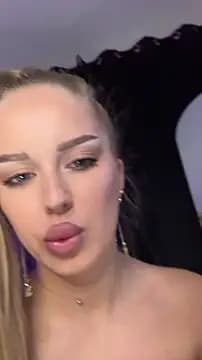 AubrieleRouj1 live cam