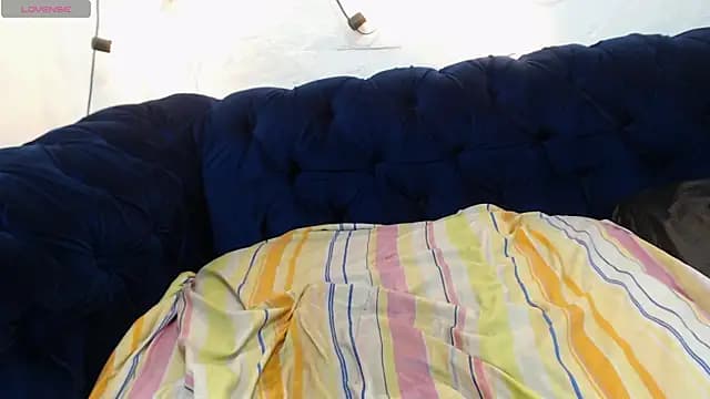 AprilyCrystal2 live cam on Stripchat