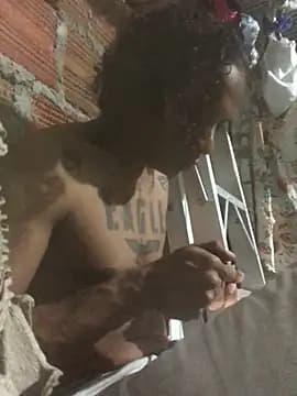 elpeluchenegroxxx3 live cam