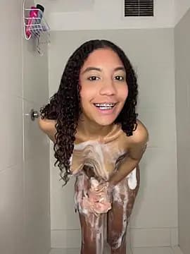 Daphnne_Curly live cam