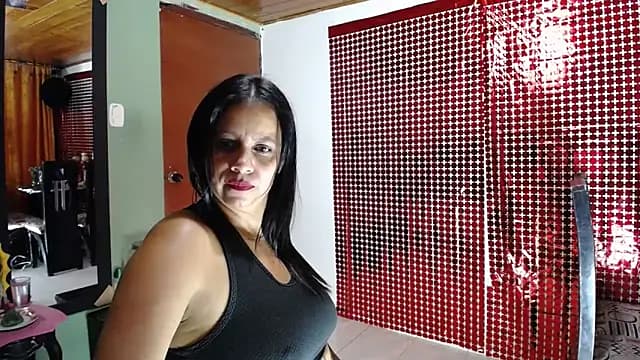 Sweett_Anya live cam on Stripchat