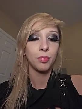 AmethystFoxx live cam