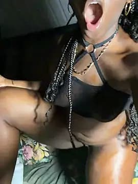 ZahhyFrequency live cam