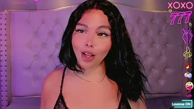 Maia_Hotts live cam