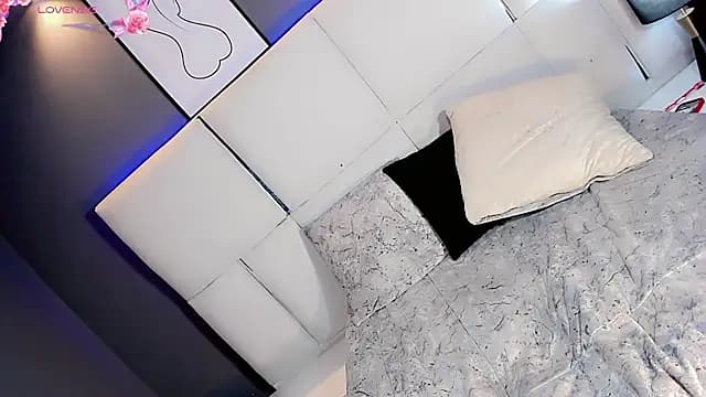 Kornylovee live cam