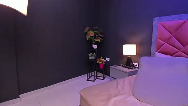 mia_milff live cam