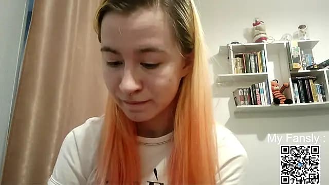Emilya201 live cam