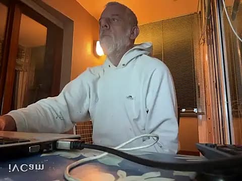 PierPesaroX live cam