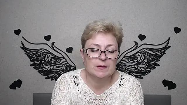 EmiliaGree live cam