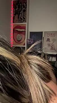 Slave_NinaV live cam on Stripchat