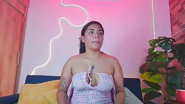 SaraShade live cam