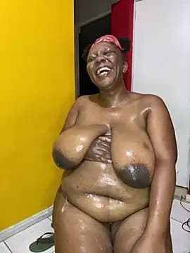 BoobsQueeen live cam