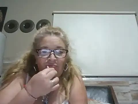 momismilf544 live cam