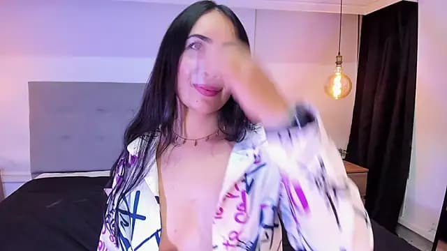 AmaraValenti live cam