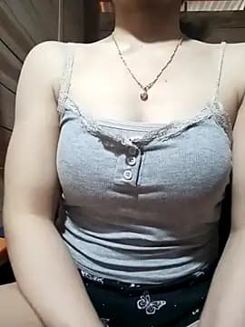 LucyyLy live cam