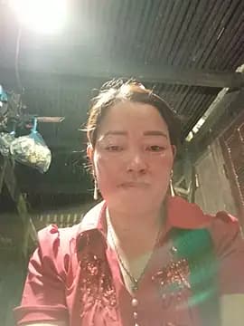 Yellow-pink live cam