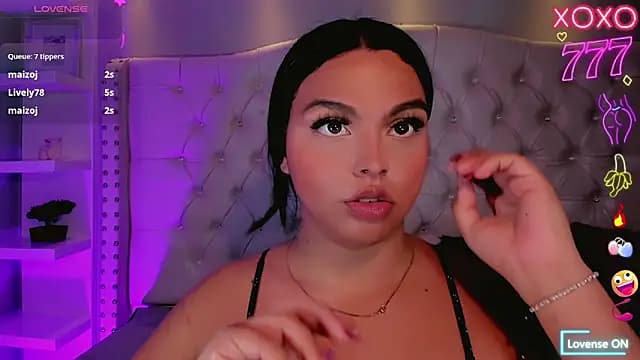 Maia_Hotts live cam