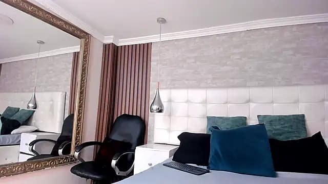 April_Bellini live cam