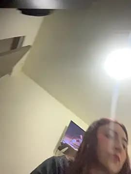 EsmeraldaNaim live cam