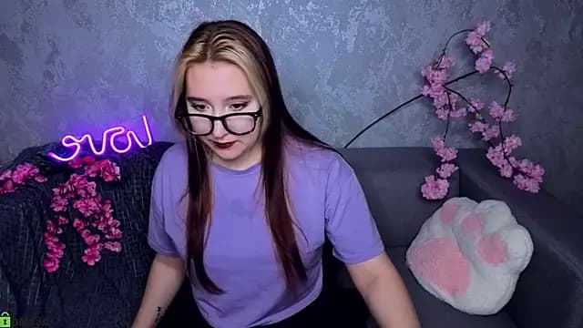 Luna_Host live cam