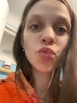Korolevaaa11 live cam