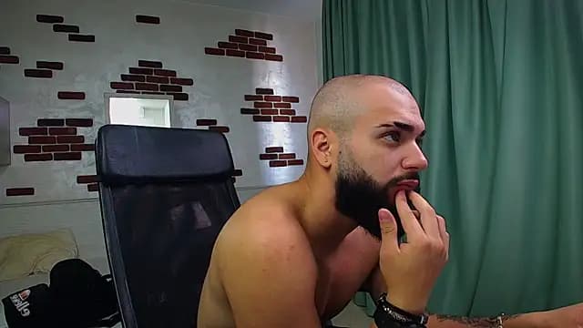 OscarWillss live cam on Stripchat