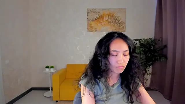 FlirtyAura live cam on Stripchat