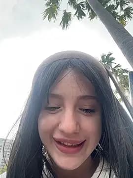 MiaTee live cam