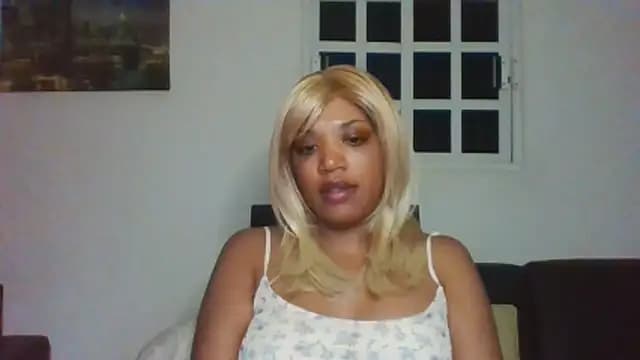 thekelliecapri live cam