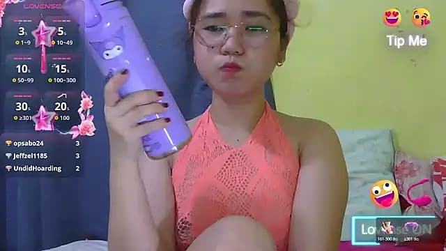 HornyAsian4uxx live cam