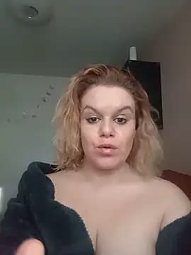 Maryquenn live cam