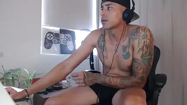 felipelopezz23 live cam on Stripchat