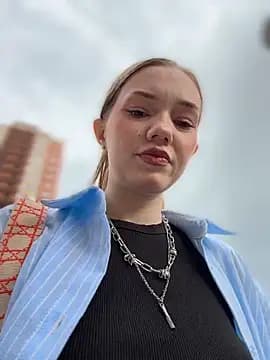 MilaMoone live cam