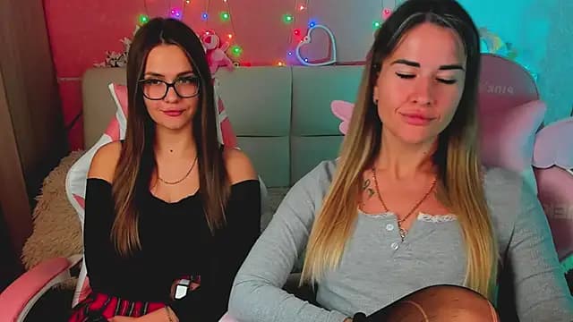 hotty_girls_here live cam