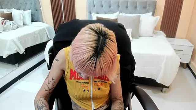 Bela_Craxkerr live cam