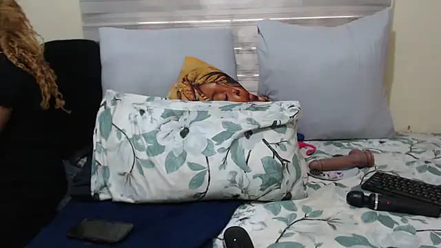 Foxybrownxx1 live cam
