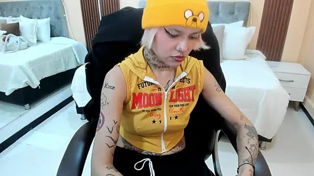 Bela_Craxkerr live cam on Stripchat