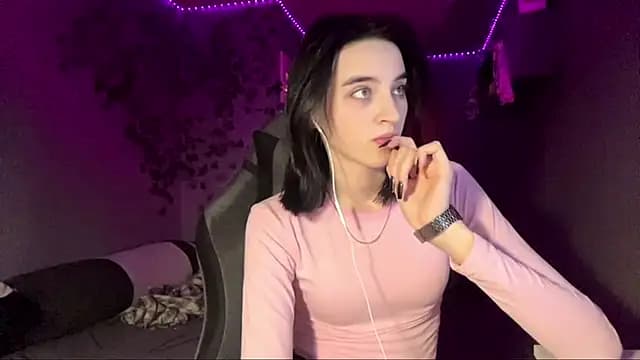 NightFoxxx live cam on Stripchat