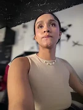 Isabella-Teen live cam