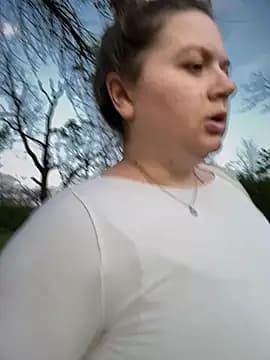 Nenssy555 live cam
