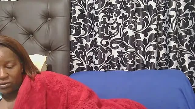 sluttylaura21 live cam