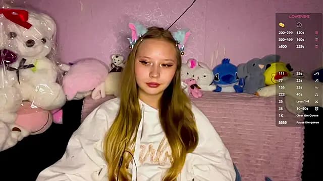 MertieVandusen live cam on Stripchat