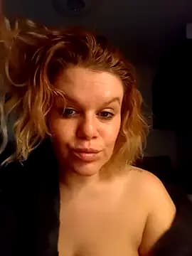 Maryquenn live cam