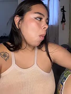 lunaa_love live cam on Stripchat